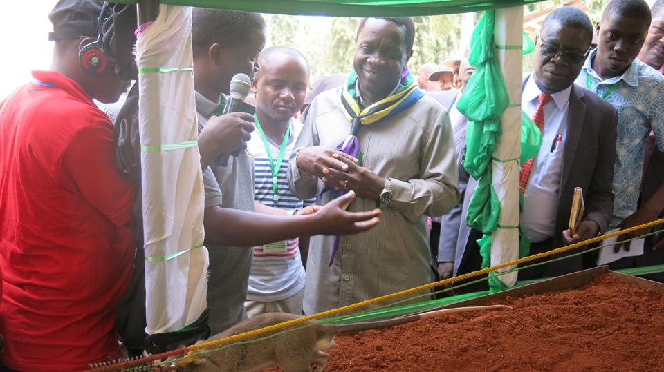 GoH Minister of Industries, Trade and Investiment Hon. Charles Mwijage at our stall #NaneNane2018 together with our own Prof. @RChibunda 