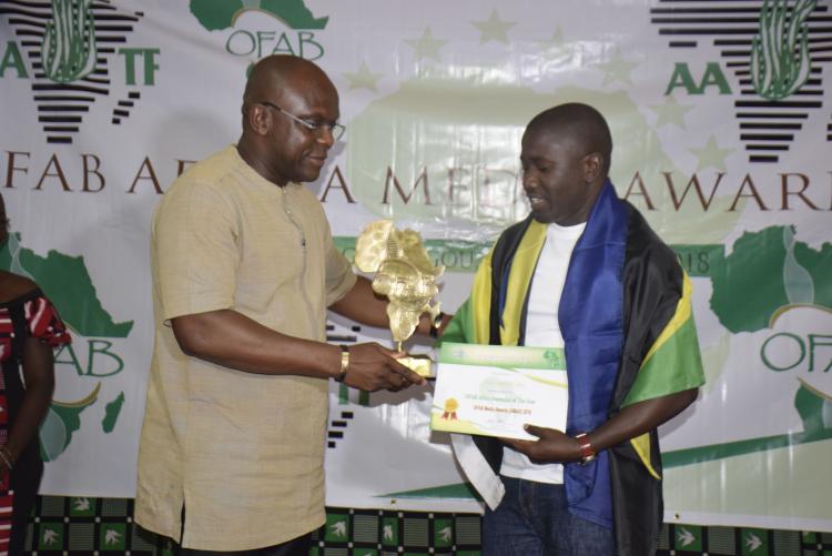 Mr Calvin Edward Gwabara (Right) Receiving OFAB 2018 Journalist of the Year from Hon. Remy Dandjinou (Left) the Burkina Faso Minister for Communication who was the guest of honor 