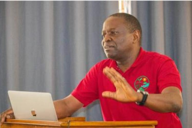 Prof. Robert Max of SUA